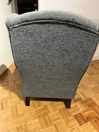 Butaca orejera gris tela