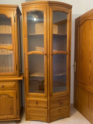 Vitrina de salón de madera