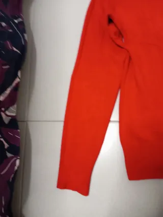 Jersey cuello pico talla 40 rojo