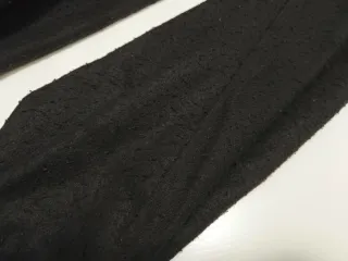 Bufanda negra grande con flecos