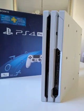 PS4 Pro Blanca 1TB + Mando