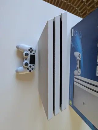 PS4 Pro Blanca 1TB + Mando