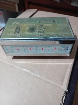 Caja Musical Antigua Decorada