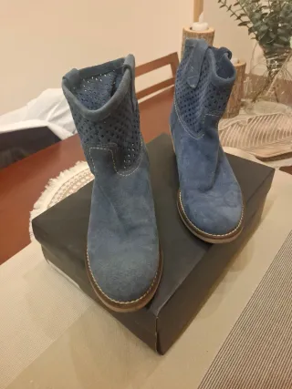 3 pares botines ante rosa, azul y marrón