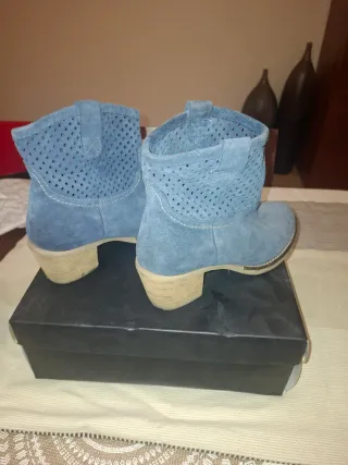 3 pares botines ante rosa, azul y marrón