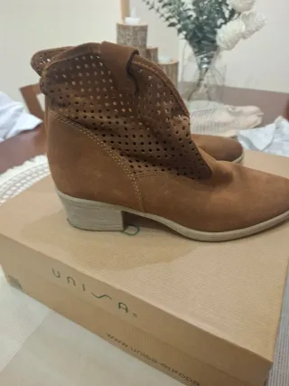 3 pares botines ante rosa, azul y marrón