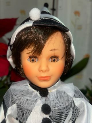 Muñeco Lucas vestido de Arlequín artesanal