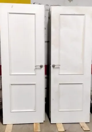 Puertas blancas lacadas con manivela cromada,8 uni