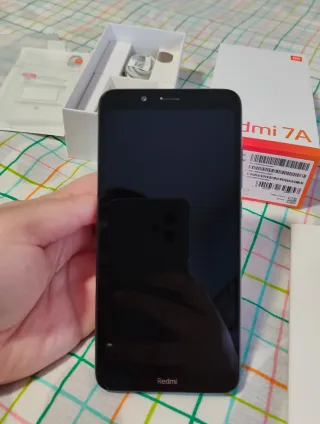 Xiaomi Redmi 7A + funda protectora
