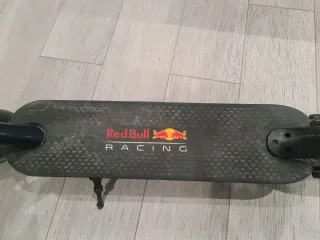 Patinete Eléctrico Red Bull Racing