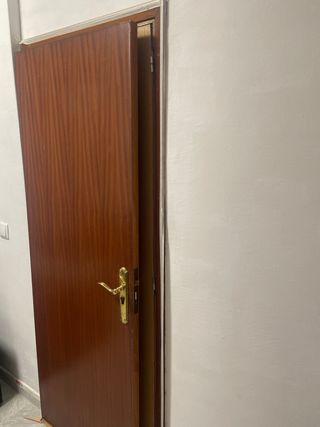 Puerta de madera interior
