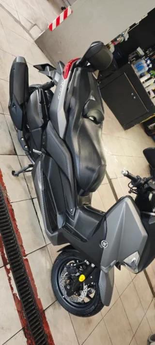 Yamaha XMAX 400 ABS 2014.  11600 km