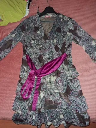 Vestido volantes marrón y morado