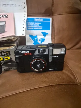 Cámara Konica EFP2 con accesorios