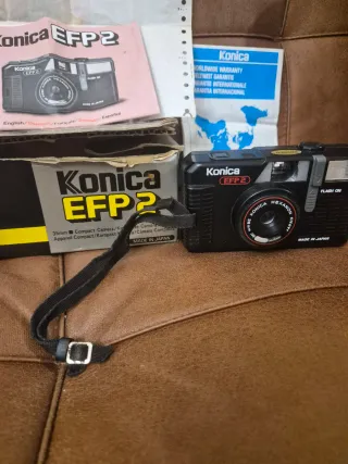 Cámara Konica EFP2 con accesorios