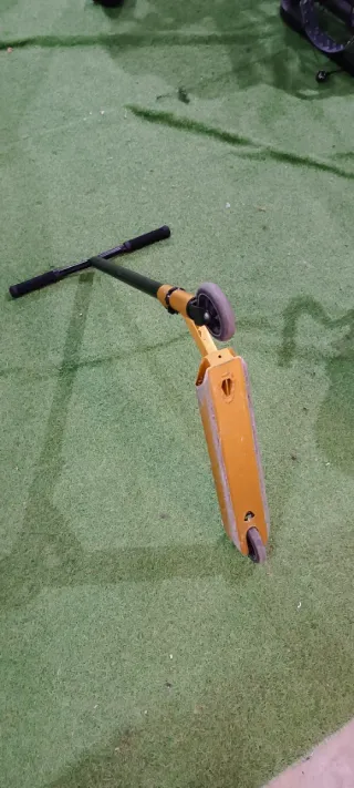 Patinete Scooter Dorado y Negro