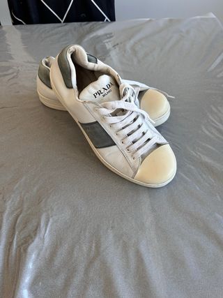 Zapatillas Prada Blancas y Grises