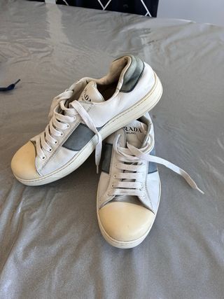 Zapatillas Prada Blancas y Grises