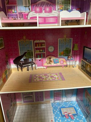 Casa de muñecas de madera