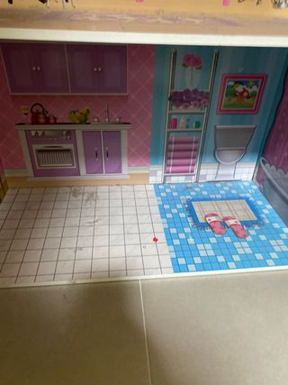 Casa de muñecas de madera