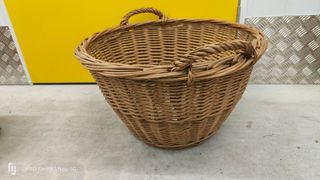 Cesta de mimbre antigua