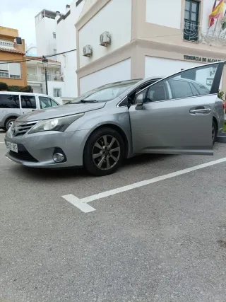 Toyota Avensis 2012