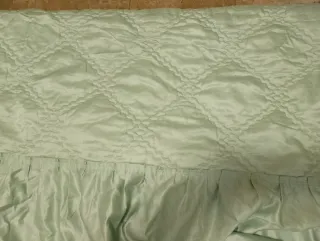 Edredón verde satinado cama 80