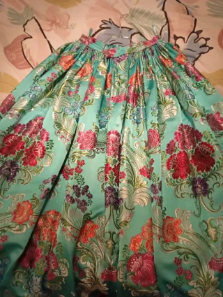 Traje de Fallera Turquesa y Rojo