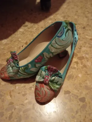 Traje de Fallera Turquesa y Rojo