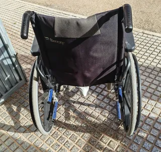 Silla de ruedas marca breezy.