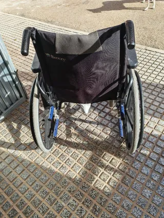 Silla de ruedas marca breezy.