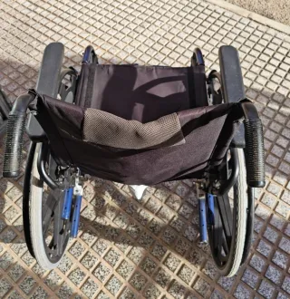 Silla de ruedas marca breezy.