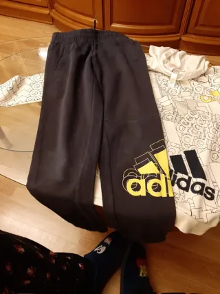 Chándal Adidas niño. Talla 9, 10 años. 140 cm.