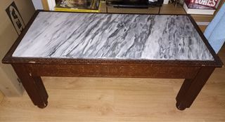 Mesa baja de madera y mármol