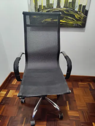 Silla de oficina ergonómica negra