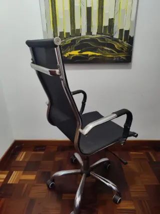 Silla de oficina ergonómica negra