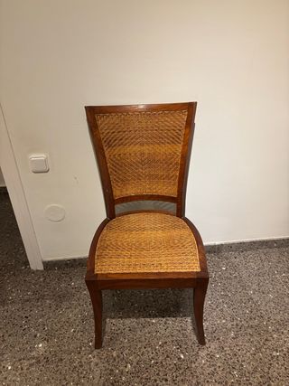 Silla vintage de madera y mimbre