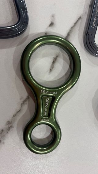 Mosquetones y descensor 8