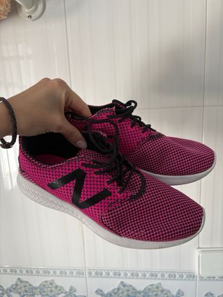 Zapatillas New Balance Fucsia y Negro