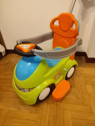 Coche de juguete para niños