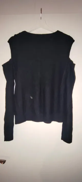 Jersey Negro Hombros Descubiertos Talla M