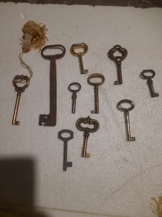 Set di 9 Chiavi Antiche da Collezione