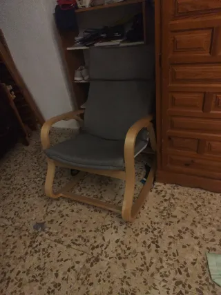 Mecedora lactancia madera y tela gris