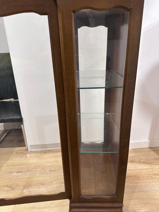 Vitrina antigua de madera y cristal