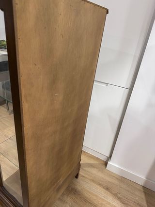 Vitrina antigua de madera y cristal