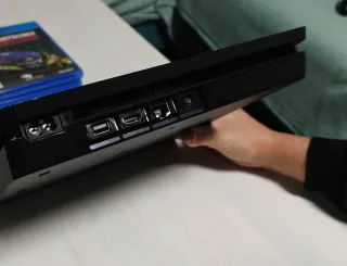 PS4 Slim 1TB + Mando + 4 Juegos