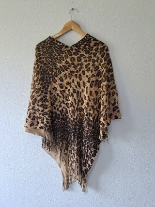 Poncho Animal Print Flecos Beige y Marrón