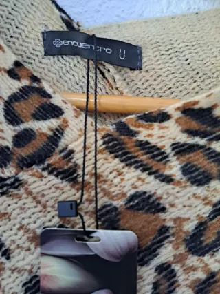 Poncho Animal Print Flecos Beige y Marrón