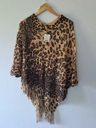 Poncho Animal Print Flecos Beige y Marrón