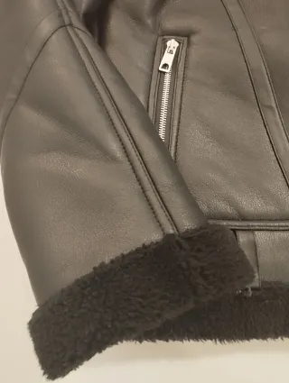 Cazadora efecto piel forrada mujer Pull&Bear